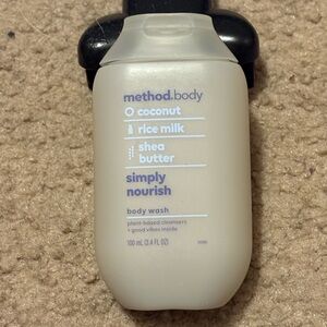NWT method.body simply nourish body wash
- Coconut 
- Rice milk
- Shea butter